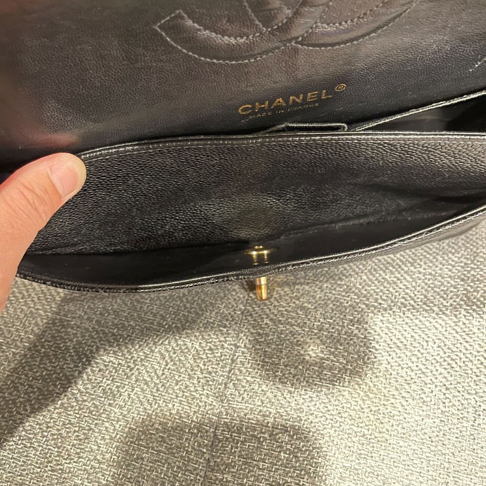 Chanel medium caviar classic bag - Picture 8 of 12
